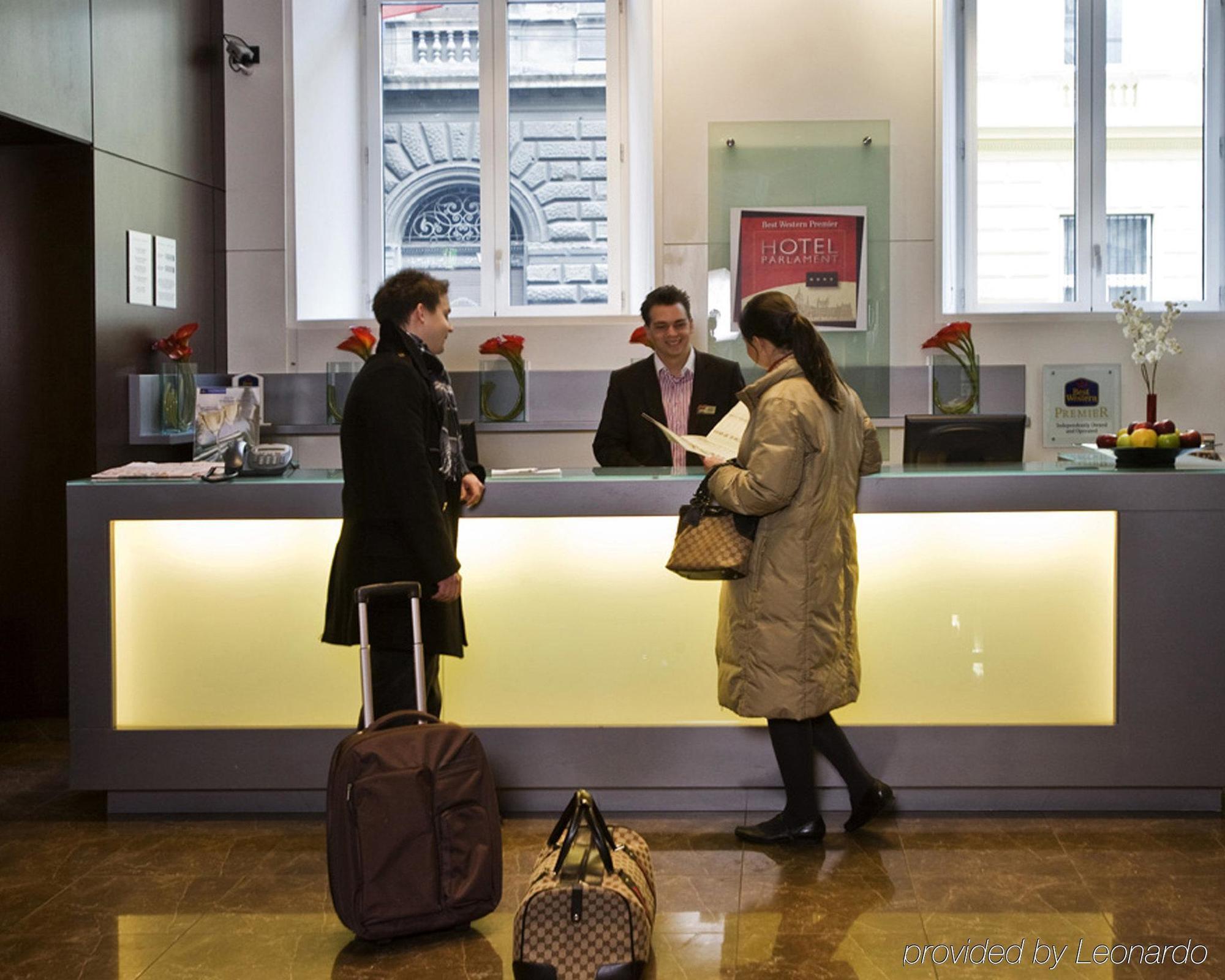 Ikonik Parlament Hotel Будапеща Интериор снимка